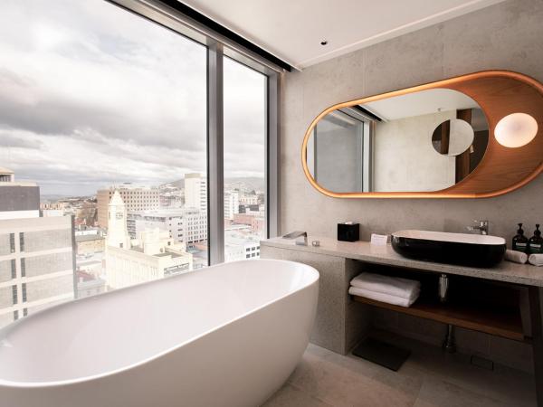 Crowne Plaza Hobart, an IHG Hotel : photo 4 de la chambre suite junior lit king-size - vue sur ville