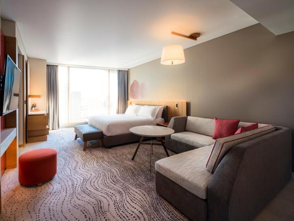 Crowne Plaza Hobart, an IHG Hotel : photo 1 de la chambre suite junior lit king-size - accès au salon