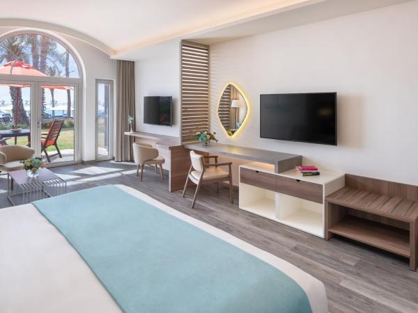 JA The Resort - JA Palm Tree Court, Dubai : photo 3 de la chambre suite junior avec terrasse - côté plage