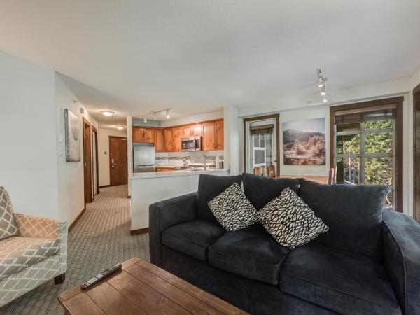 Blackcomb Springs Suites by CLIQUE : photo 1 de la chambre suite 2 chambres avec cuisine complète