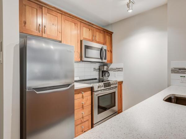 Blackcomb Springs Suites by CLIQUE : photo 2 de la chambre suite 1 chambre lit queen-size avec cuisine entièrement Équipée - accessible aux personnes à mobilité réduite