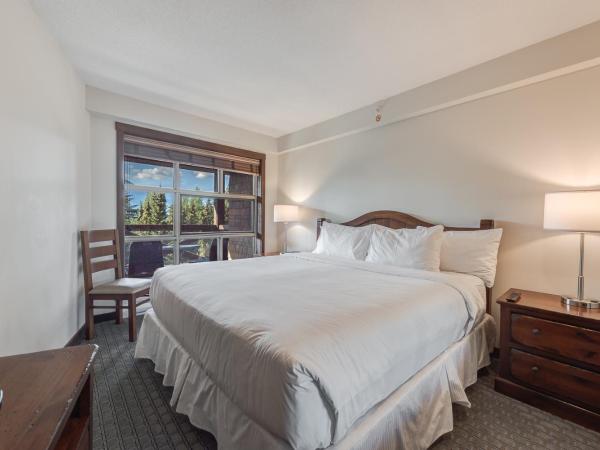 Blackcomb Springs Suites by CLIQUE : photo 5 de la chambre suite avec cuisine entièrement Équipée - vue sur montagne