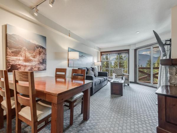 Blackcomb Springs Suites by CLIQUE : photo 1 de la chambre suite avec cuisine entièrement Équipée - vue sur montagne
