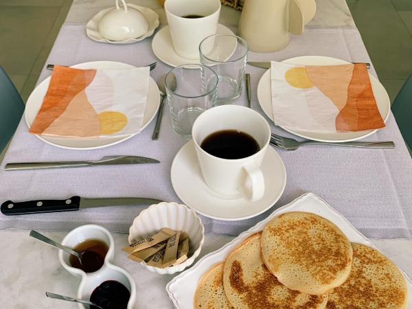 Mas Saint Antoine - Chambres d'hôtes : photo 7 de la chambre chambre double - vue sur jardin