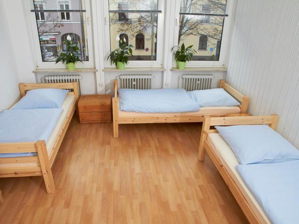 PM-Rooms : photo 5 de la chambre chambre triple basique avec salle de bains commune