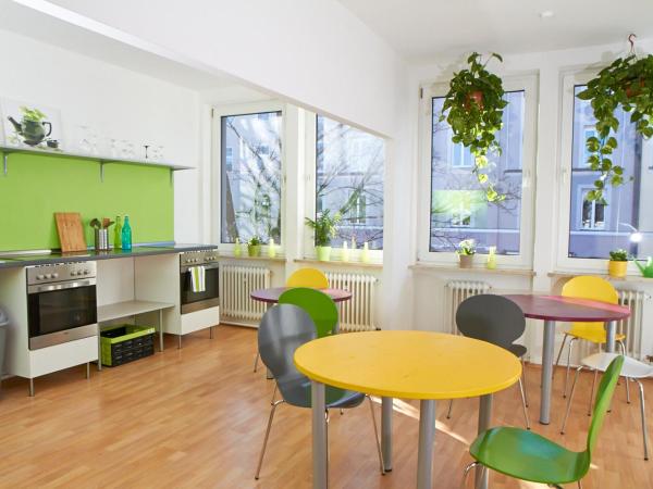 PM-Rooms : photo 7 de la chambre chambre double avec salle de bains commune