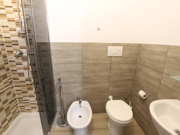 Guest House Minas : photo 6 de la chambre chambre lits jumeaux avec salle de bains privative