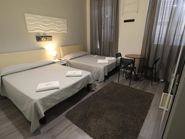 Guest House Minas : photo 6 de la chambre chambre quadruple avec salle de bains privative