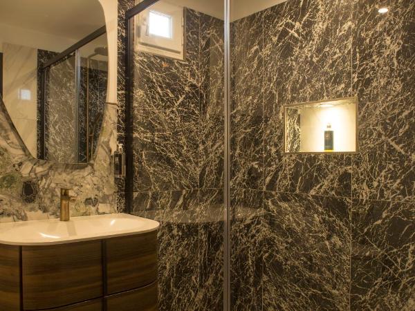 Hotel La Pietra Restaurant & Spa : photo 5 de la chambre suite prestige avec terrasse - vue sur mer