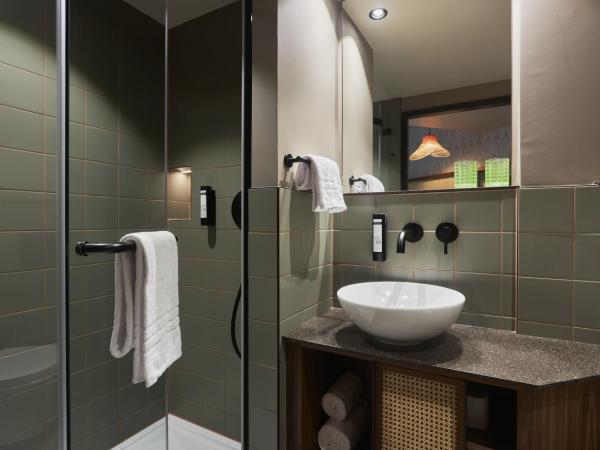 Cocoon Salzburg : photo 5 de la chambre chambre double deluxe (spacieuse)