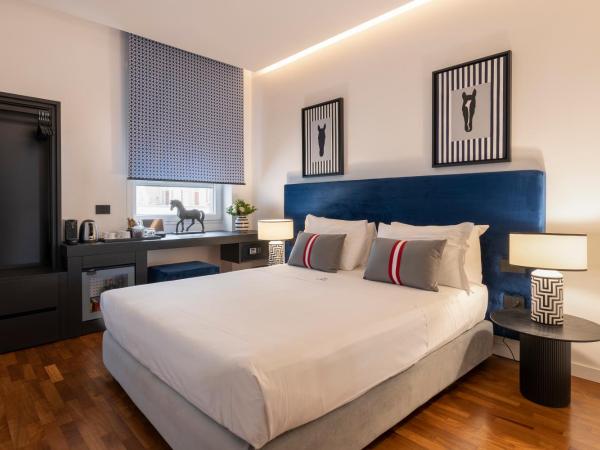 Le Mummarelle Napoli : photo 5 de la chambre standard king room – via santa lucia 20