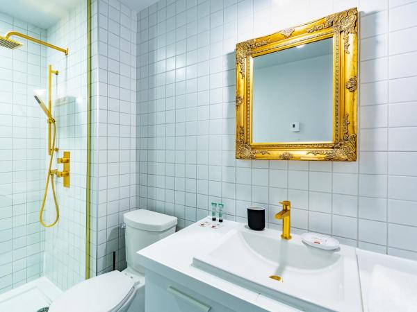 Hôtel du Jardin - Par Les Lofts Vieux-Québec : photo 4 de la chambre chambre lit queen-size - vue sur ville