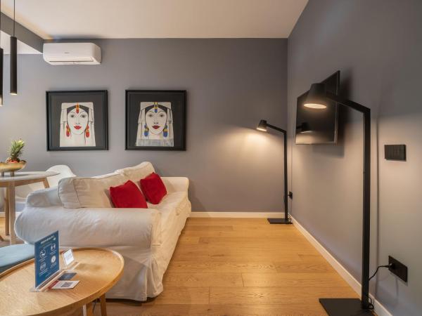 Le Mummarelle Napoli : photo 8 de la chambre apartament with balcony – via santa lucia 36