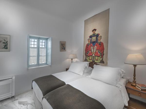 Aigialos Luxury Traditional Settlement : photo 6 de la chambre demeure de caractère avec vue sur coucher de soleil