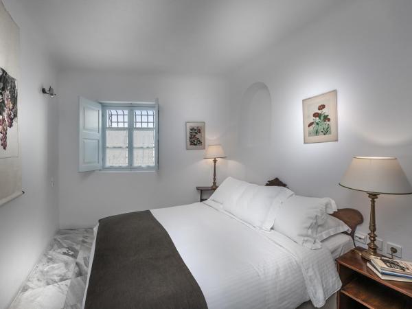 Aigialos Luxury Traditional Settlement : photo 7 de la chambre demeure de caractère avec vue sur coucher de soleil