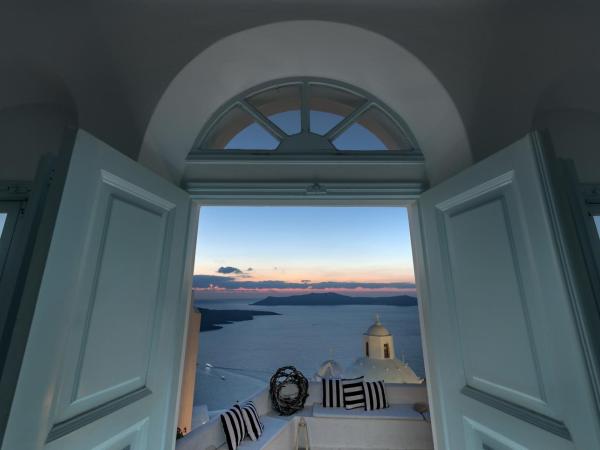 Aigialos Luxury Traditional Settlement : photo 9 de la chambre demeure de caractère avec vue sur coucher de soleil