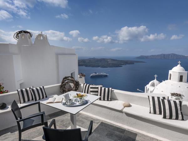 Aigialos Luxury Traditional Settlement : photo 3 de la chambre demeure de caractère avec vue sur coucher de soleil