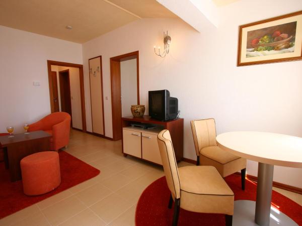 Villa Segetski Dvori : photo 4 de la chambre chambre double confort avec balcon - vue sur mer