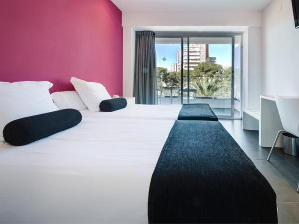 Hotel Brisa : photo 6 de la chambre chambre double ou lits jumeaux avec terrasse (1 - 2 lits) - vue latérale sur mer