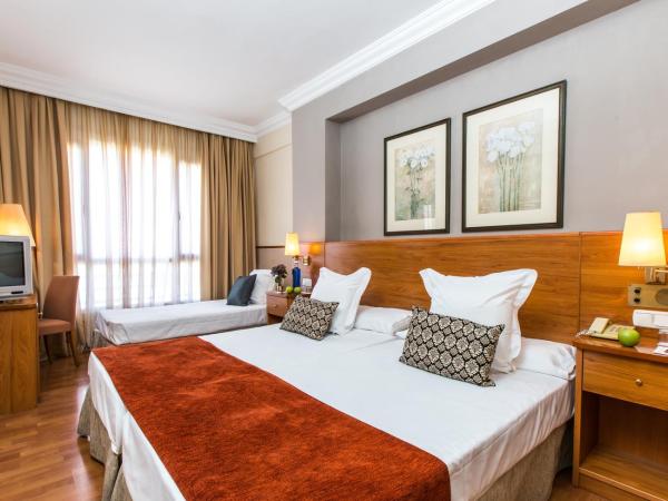 Leonardo Hotel Granada : photo 10 de la chambre chambre triple confort