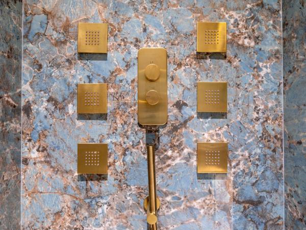 Grand Hotel Kalamata : photo 3 de la chambre chambre double ou lits jumeaux - vue partielle sur mer