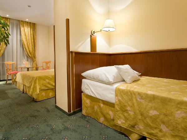 EA Hotel Rokoko : photo 1 de la chambre chambre triple