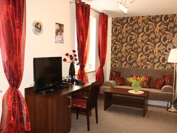 Hotel Kosmonauty Wrocław-Airport : photo 8 de la chambre appartement