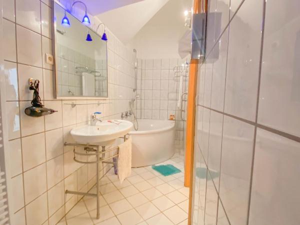 Villa St Maxime : photo 8 de la chambre chambre double deluxe - vue sur mer