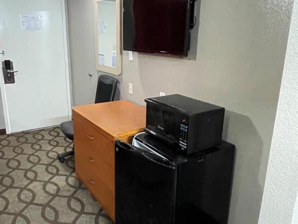 Super 7 Inn : photo 6 de la chambre chambre lit king-size