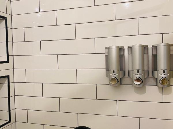 Flora House Denver : photo 8 de la chambre chambre lit queen-size - vue sur jardin