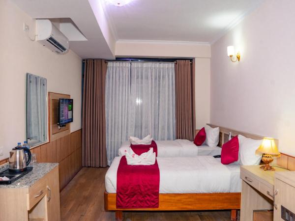 Drishya Hotel : photo 4 de la chambre deluxe twins room with mountain and city view