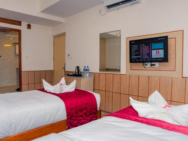 Drishya Hotel : photo 5 de la chambre deluxe twins room with mountain and city view