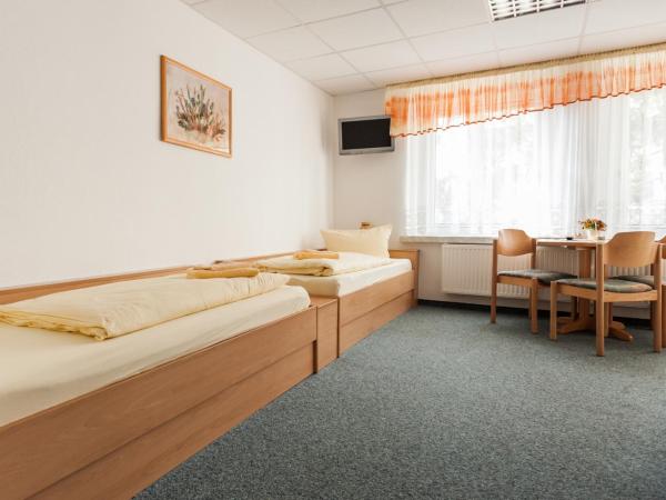 Sportpension Dresden : photo 4 de la chambre chambre triple