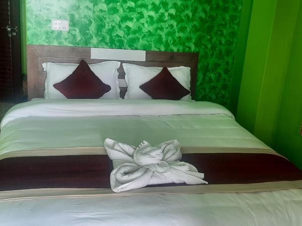 Dulcify cottage sarangkot : photo 2 de la chambre chambre lit queen-size avec balcon