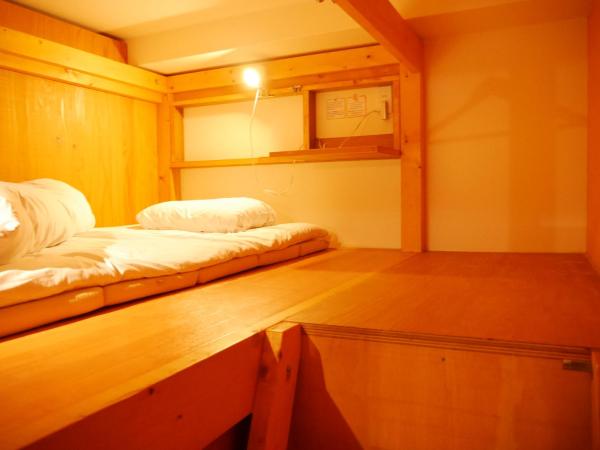 USJに一番近いゲストハウス J-Hoppers Osaka Universal : photo 10 de la chambre lit dans dortoir mixte de 8 lits (réservé aux adultes) 