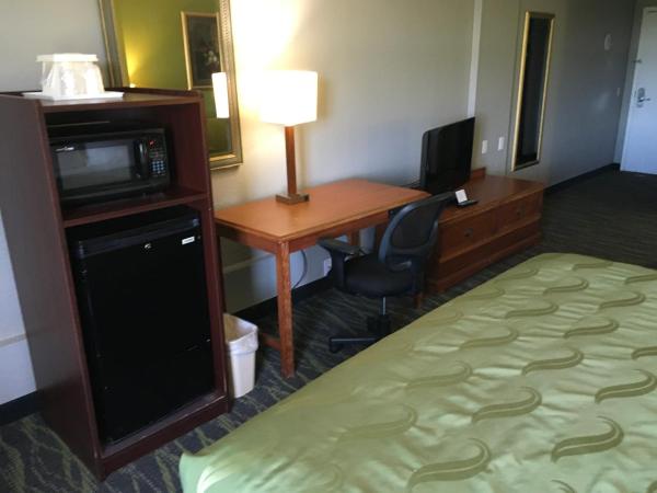 Quality Inn & Suites Winter Park Village Area : photo 4 de la chambre chambre lit king-size - non-fumeurs