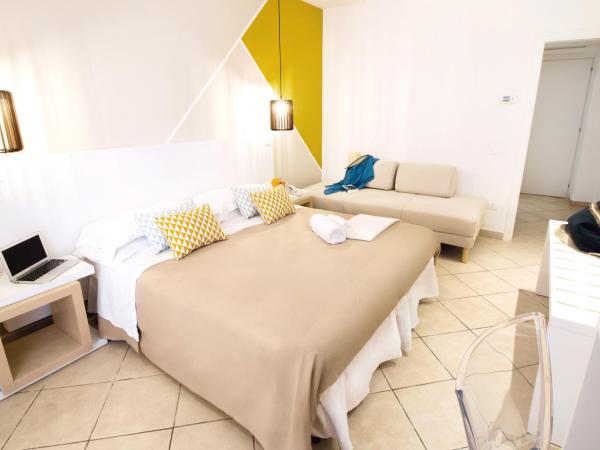 Hotel Rivage : photo 3 de la chambre chambre double ou lits jumeaux Économique avec balcon - vue sur intérieur