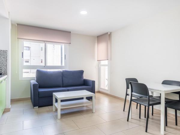 Apartamentos La Rosita Old Town : photo 8 de la chambre appartement avec balcon