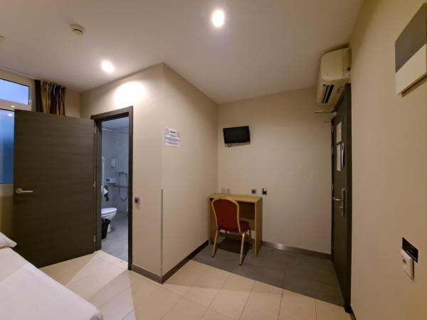 Hostal Las Flores Ramblas : photo 4 de la chambre chambre simple