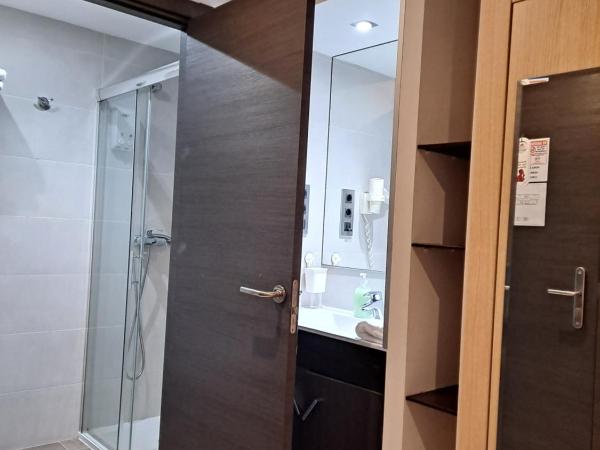 Hostal Las Flores Ramblas : photo 5 de la chambre chambre double ou lits jumeaux