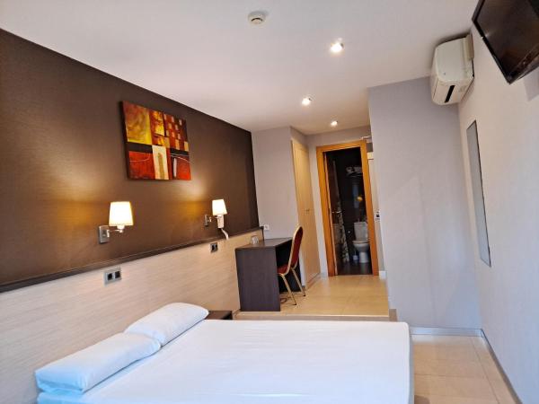 Hostal Las Flores Ramblas : photo 6 de la chambre chambre double ou lits jumeaux avec vue
