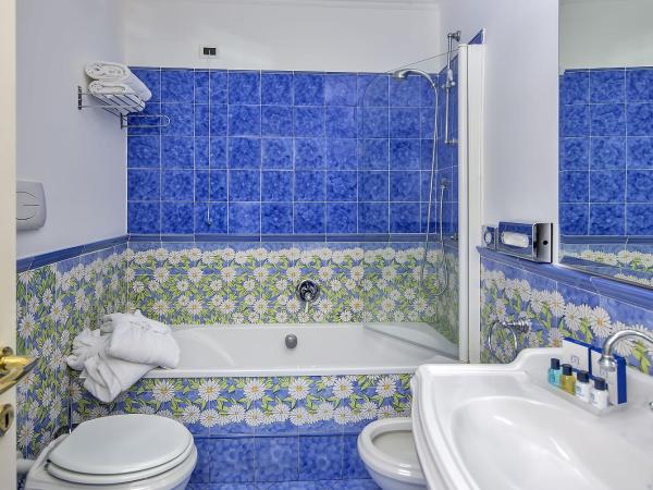 Relais Maresca Luxury Small Hotel & Terrace Restaurant : photo 4 de la chambre chambre double deluxe - vue sur mer