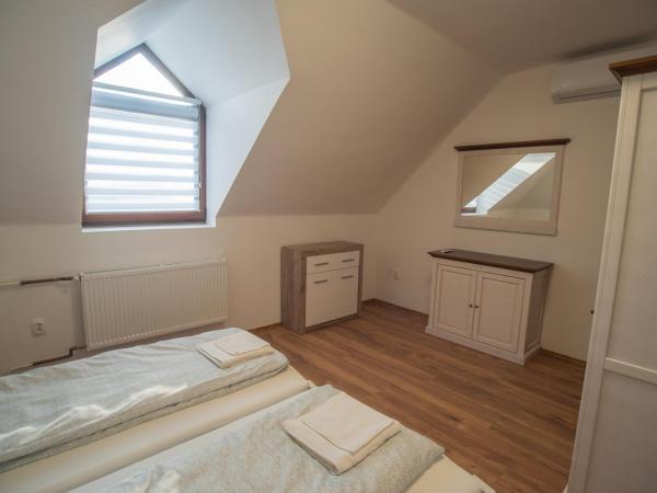 Reneszánsz Vendégház : photo 2 de la chambre chambre lits jumeaux standard