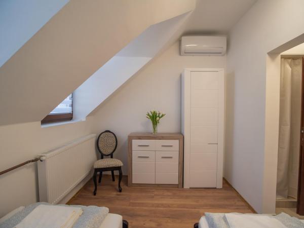 Reneszánsz Vendégház : photo 2 de la chambre chambre lits jumeaux standard
