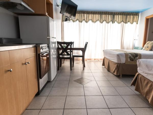 Holiday Surf Hotel (with full kitchen) : photo 3 de la chambre studio lit queen-size