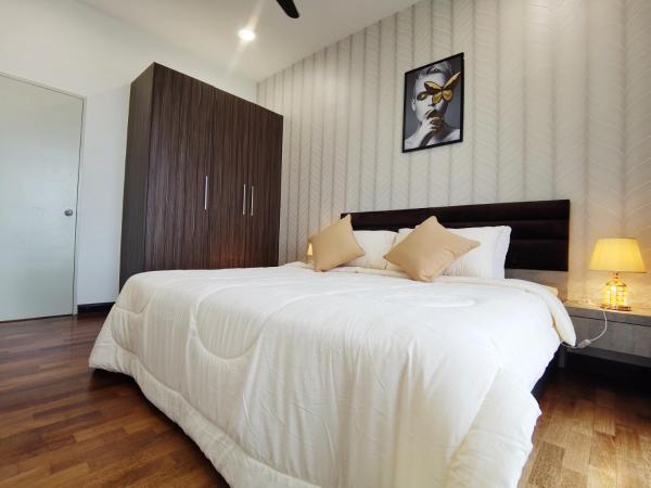 Attic Home Melaka Silverscape Residence & Jonker : photo 6 de la chambre luxury family 2 bedroom suite (private bathtub and sea view)