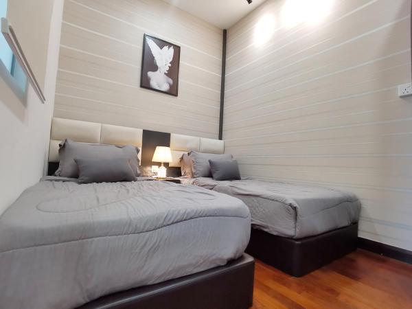 Attic Home Melaka Silverscape Residence & Jonker : photo 9 de la chambre luxury family 2 bedroom suite (private bathtub and sea view)