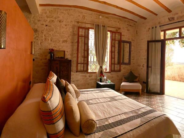 Villa des Hauts Mogador : photo 4 de la chambre chambre lit king-size - vue sur piscine 