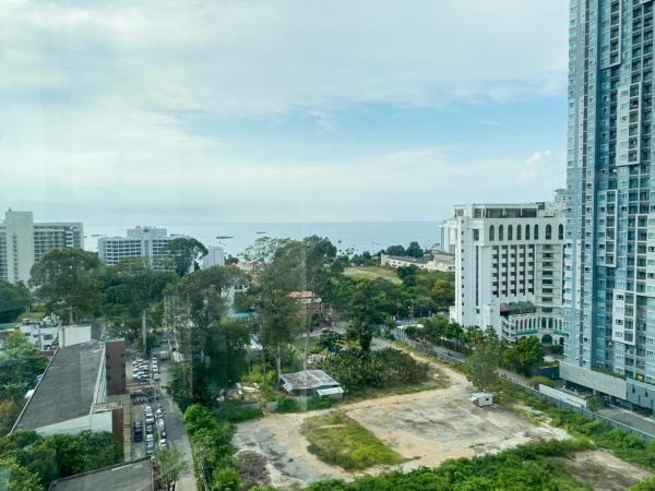 The Seasons Pattaya - SHA Plus Certified : photo 5 de la chambre suite