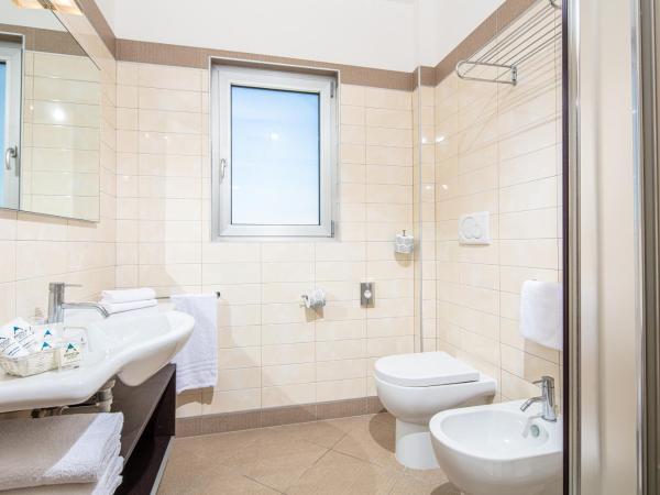 Hotel Excelsior : photo 7 de la chambre chambre double ou lits jumeaux supérieure - vue sur mer